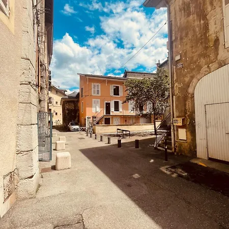 Apartament La Cachette Du Parking Included